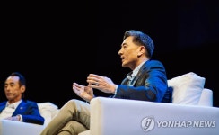 삼성 CEO 서밋서 발언하는 김정상 듀크대 교수