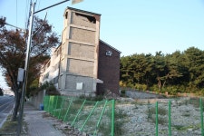포항 지진 2년째, 철거 멈춘 포항 대동빌라