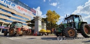 정읍시청으로 향하는 농기계