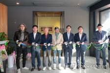 개인 사진전서 500만원 기부