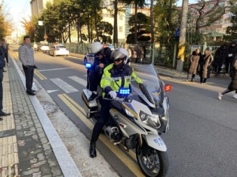[수능] 인천 수험생 41명 경찰 오토바이 타고 아슬아슬 응시