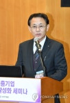 인사말 하는 신승관 한국무역협회 전무