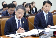 의원 질의에 답변하는 박능후 보건복지부 장관