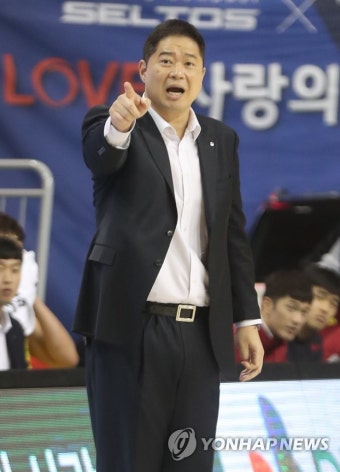 지시하는 현주엽 감독