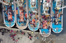 수도권 유일 선상 파시 열리는 북성포구…김장철 맞아 북적