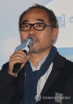 질문에 답하는 강신일