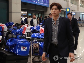 귀국하는 프리미어12 야구대표팀 이정후