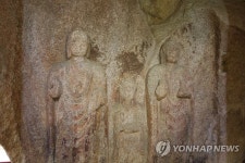 백제의 미소 태안 동문리 마애삼존불입상