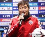 각오 밝히는 정성천 감독