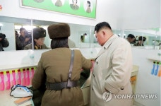 북한 김정은 위원장, 서부전선 여성중대 시찰