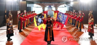 [한-아세안] 한-아세안 정상 만찬장 앞 성덕대왕 신종