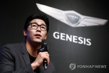 취재진 질문에 답하는 정현