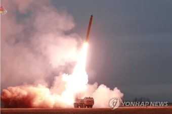 김정은, 초대형 방사포 시험사격 참관
