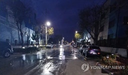 부산 사하구 도로에 물 천지
