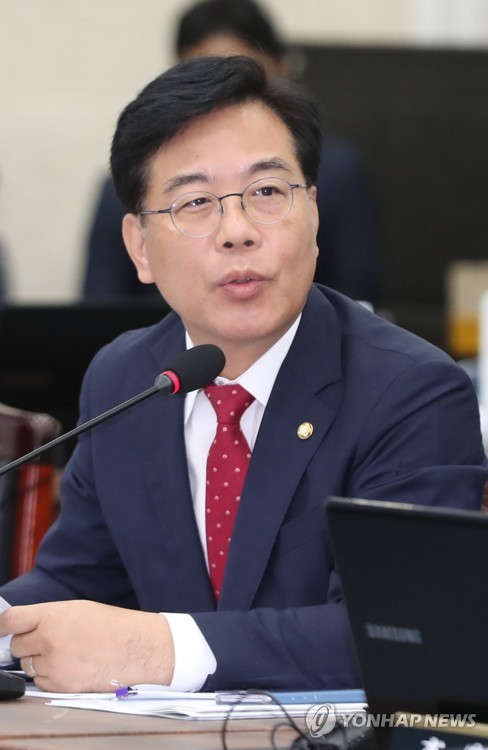 국민의힘 송언석 단합·쇄신 강조, 새로운 방향 모색 뜨거운 관심 (69자)