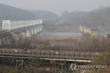 흐릿한 임진강