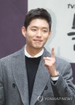 포즈 취하는 하준