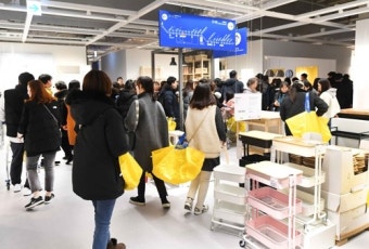 국내 세번째 이케아 매장 기흥점 개장…방문객 북적