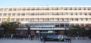 아주대 본관 지나는 고 김우중 전 회장 운구 차량