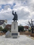 죽봉대로에 선 죽봉(竹峰) 김태원 의병장 동상