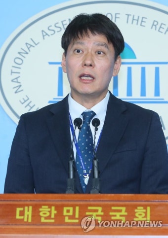국회상황 설명하는 한민수 대변인