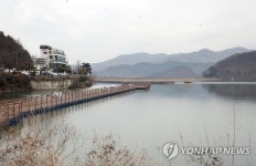 동명지 수변생태공원의 부잔교