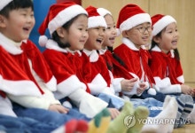 모두 웃으며 성탄 맞이하세요