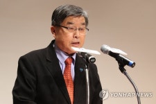 환영사하는 이갑진 이사장