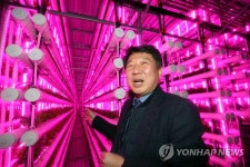 재배시설 설명하는 최재빈 넥스트온 대표