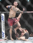 '코리안 슈퍼보이' 최두호, UFC 복귀전서 2라운드 TKO패배