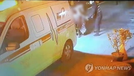 구급차에 실리는 모텔 화재 피해자