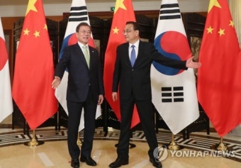 文대통령, 청두 도착…오늘 리커창·내일 아베와 연쇄회담