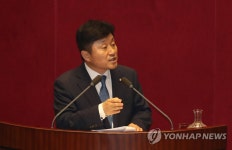 한국당 의원들과 설전 벌이는 최인호 의원