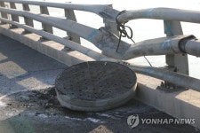 광양제철소 폭발에 날아온 쇳덩이