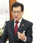 [신년인터뷰] 이시종 충북지사 내년 도정 기조는 경자천하지대본