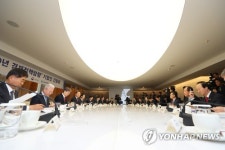 홍남기 내년 경기반등 모멘텀 만드는 게 중요(종합)