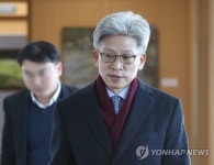 굳은 표정의 송병기 부시장