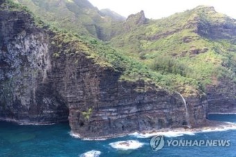美 하와이서 7명 탄 관광헬기 추락…생존자 수색 중