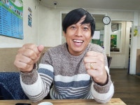 인터뷰하는 인권운동가 소모뚜