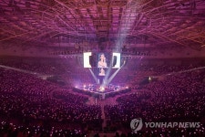 아이유 아시아투어 러브, 포엠 콘서트 성료