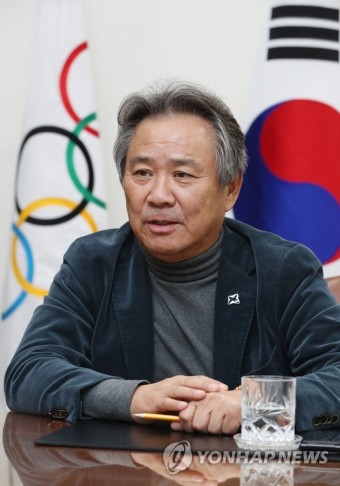 인터뷰하는 이기흥 대한체육회장