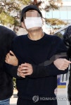 친구 살해 후 주점 업주 흉기로 찌른 50대 영장심사