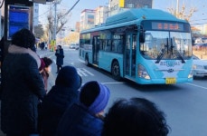 시내버스 노선 개편에 교통지옥 된 도시…시민 발 동동