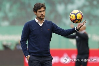 스페인 축구 말라가 감독, 음란 영상 유출로 직무정지