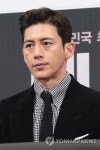 고수, 조각같은 이목구비