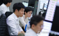 긴장감 흐르는 딜링룸