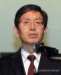 개회사 하는 성경륭 경제·인문사회연구회 이사장