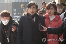 공판 마친 김성준 전 앵커
