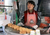 [#나눔동행] 500원 동전은 돼지밥…17년째 이웃돕는 풀빵 아줌마