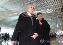 강경화, 한미외교장관 위해 출국